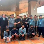 泰国海军夺回三屋区域，黎明前交火后升起国旗