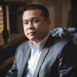 通过《关于改进工作作风的八项规定》理解中国共产党