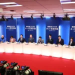 黄金价格首次突破5000美元 美元走弱推高金价