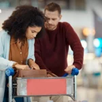 美国大使在泰国国家纪念堂悼念阵亡将士