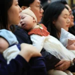 韩国Booyoung集团向36名新生儿发放7.6万美元奖金