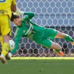 纳塔蓬呼吁获得2000万选票挑战精英权力垄断