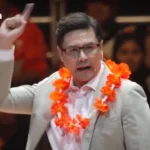 泰国人民党维罗杰·拉克那迪松在竞选集会上呼吁军警司法改革