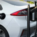 金价跌破 4400 美元，15 年来最糟糕一周后亚市跌势延续