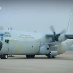 素万那普机场因中东航班取消增派人员协助旅客