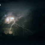 中东战事升级：伊朗威胁封锁霍尔木兹海峡石油出口 全球能源市场受冲击