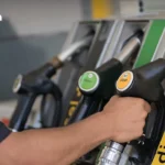 霍尔木兹海峡局势动荡升级，油价因特朗普新威胁飙升；英方重开海峡外交努力无果