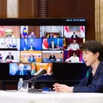 《穿普拉达的女王》为何在 20 年后依然统治流行文化？