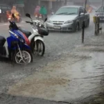 10月5日清迈暴雨持续逾一小时 多条道路积水成灾