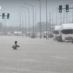 暴雨强风伴冰雹袭击曼谷多个区域