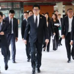 法国学生抗议引发冲突 逾5000人被捕 400所高中停课